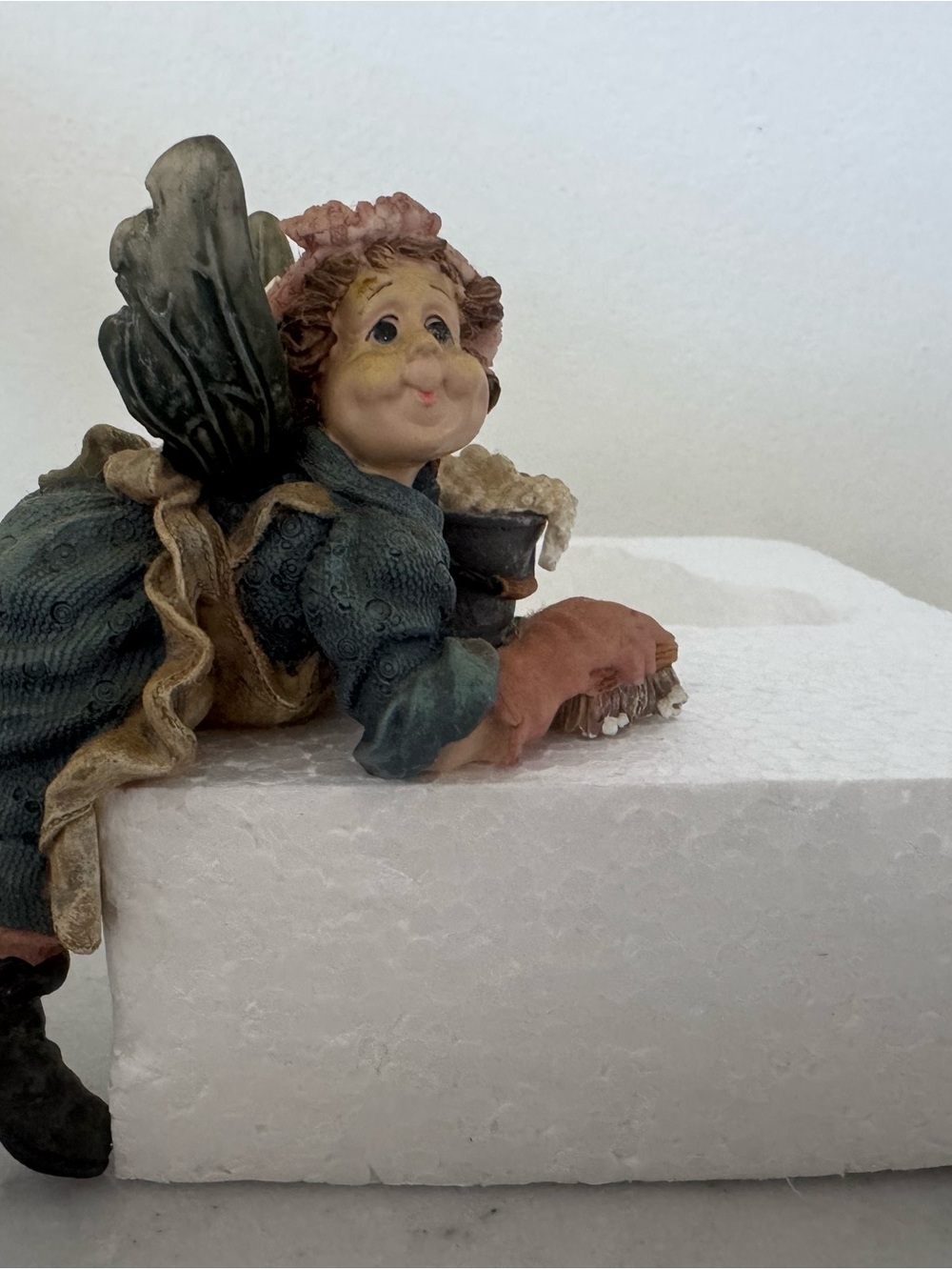 Vtg Wee Folkstones "Immaculata T Faerieburg" Cleaning Faerie Shelf Sitter 1996 